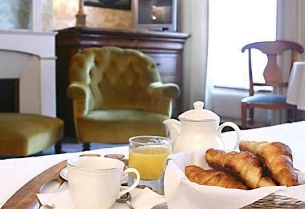 Фото Hotel De L'Universite