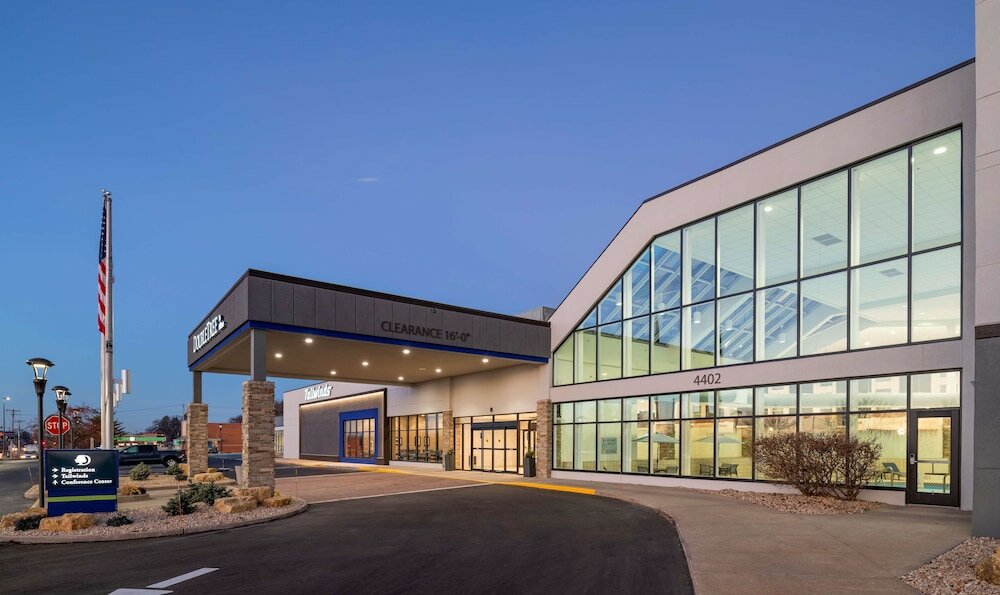 Фото DoubleTree by Hilton Madison East