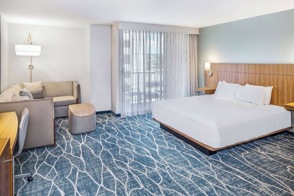 Фото Hyatt Place Waikiki Beach