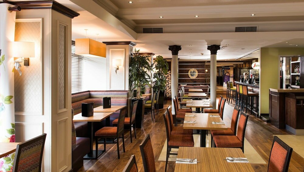 Фото Leonardo Inn Glasgow West End