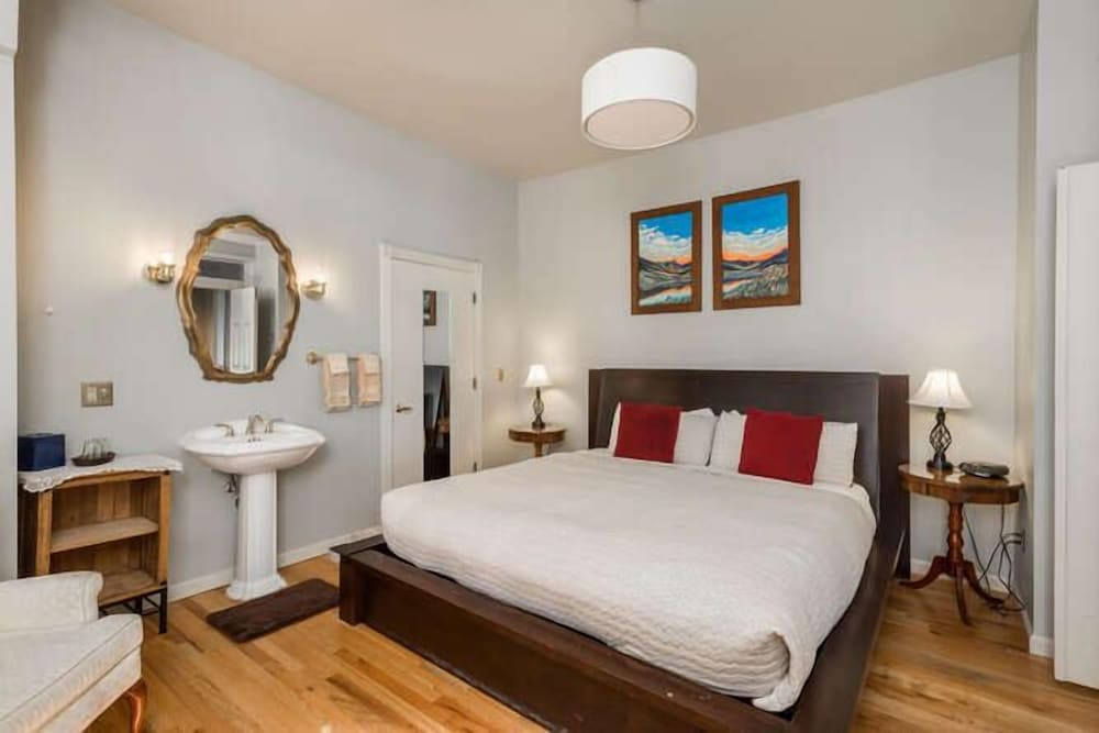 Фото Queen Anne Bed And Breakfast