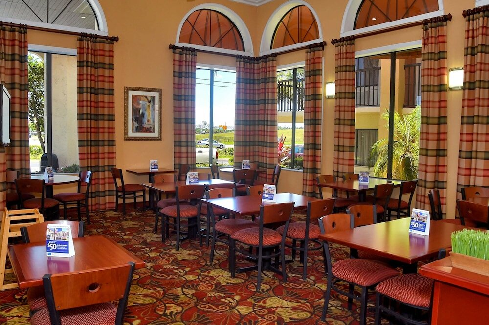 Фото Best Western Orlando East Inn & Suites