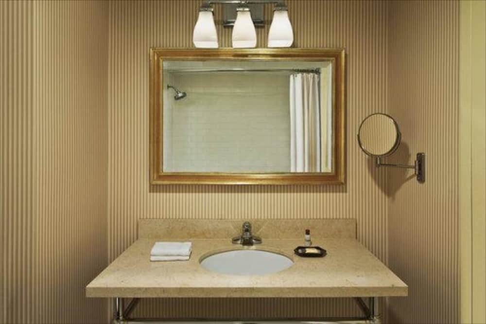 Фото Sheraton LaGuardia East Hotel