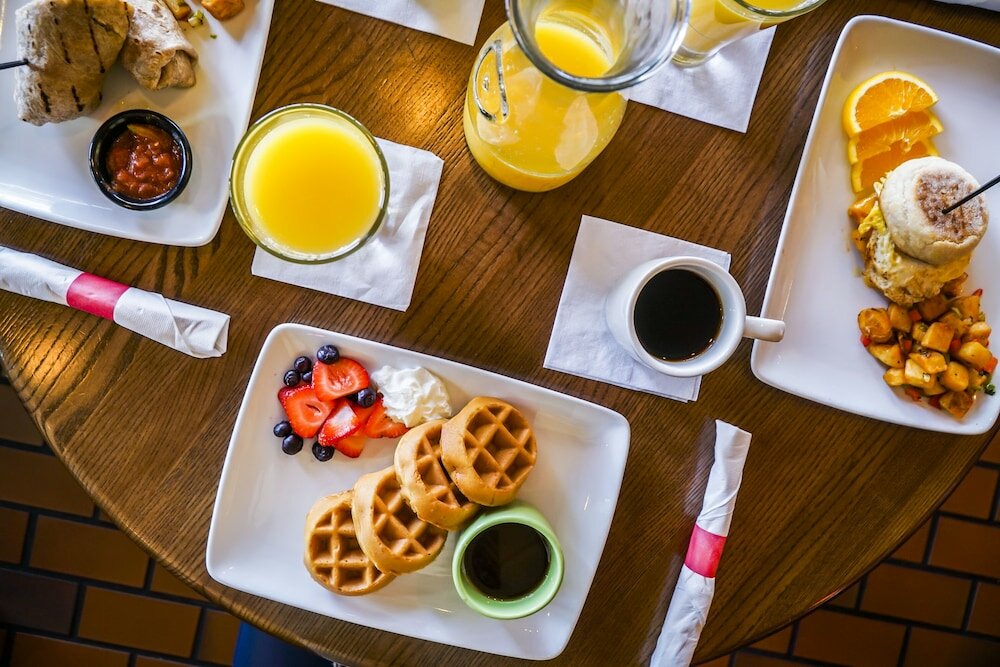 Фото Holiday Inn & Suites Across From Universal Orlando