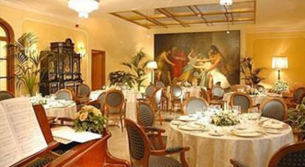 Фото Hotel Napoleon