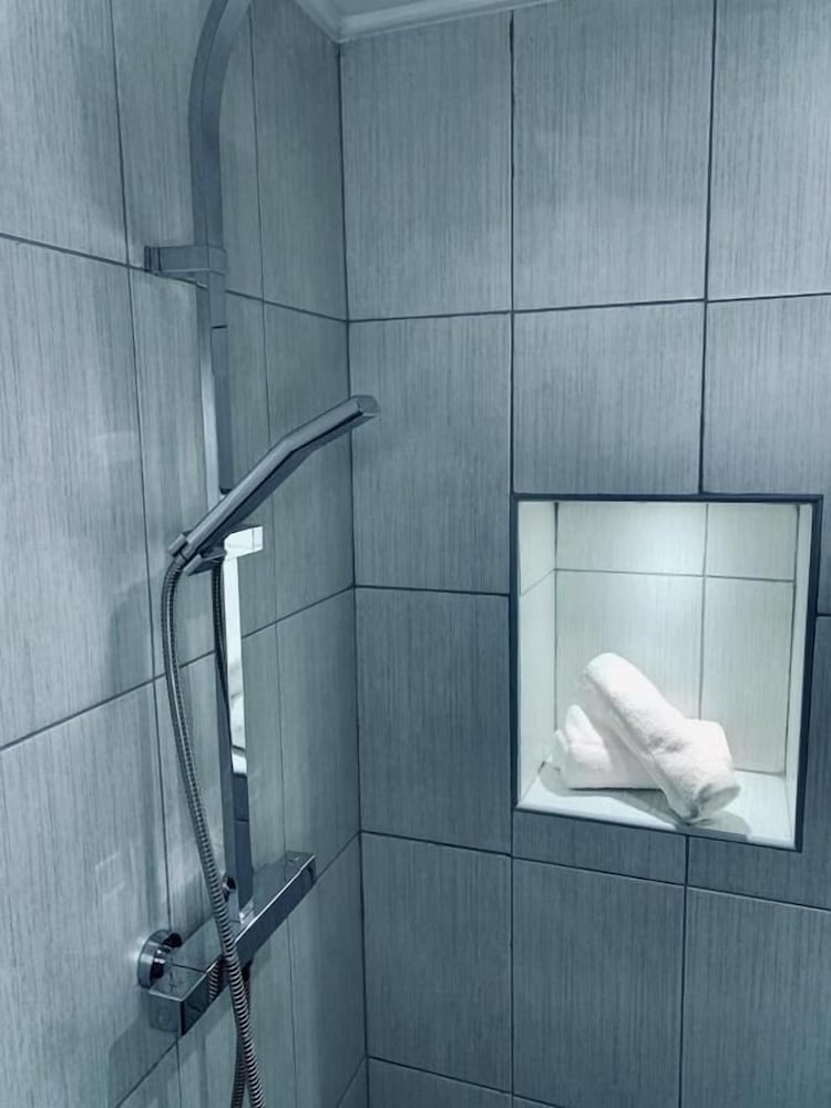 Фото Fairways Lodge & Leisure Club