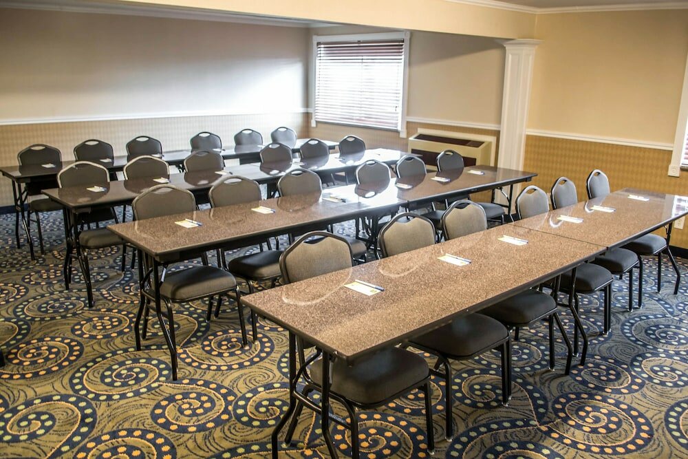 Фото Comfort Inn & Suites Beaverton - Portland West