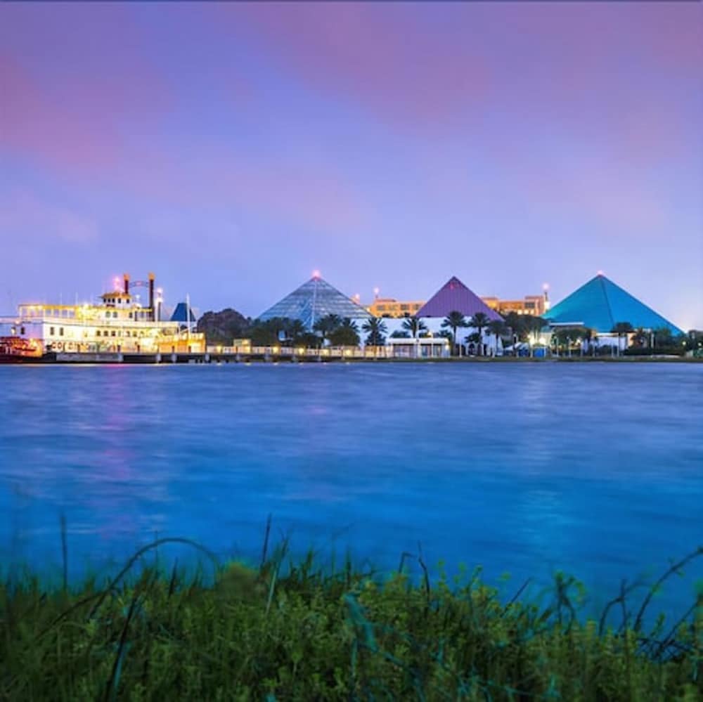 Фото Moody Gardens Hotel, SPA and Convention Center