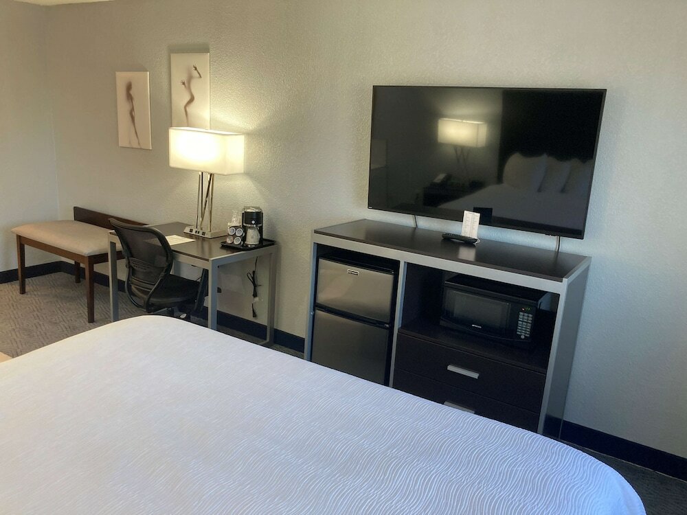 Фото Best Western Plus Reading Inn & Suites