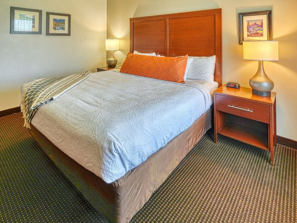 Фото Yellowstone River Inn & Suites