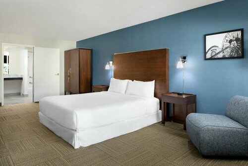 Гостиница Four Points by Sheraton Anaheim в Анахайме