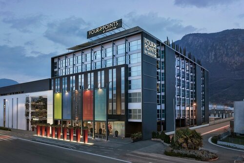 Гостиница Four Points by Sheraton Bolzano в Больцано