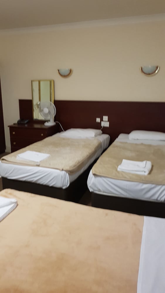 Фото Mandalay Picton House Hotel