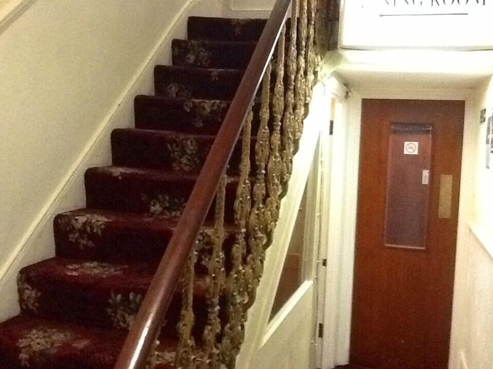 Фото Mandalay Picton House Hotel