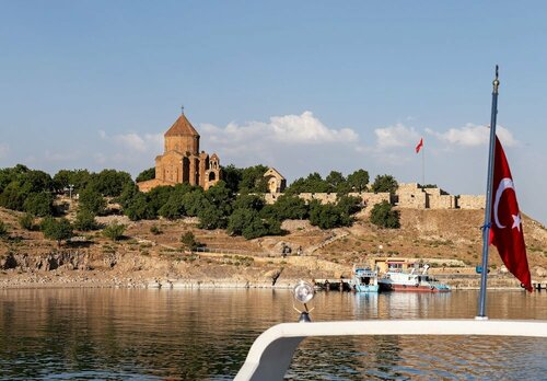 Гостиница DoubleTree by Hilton Hotel Van в Ипекйолу