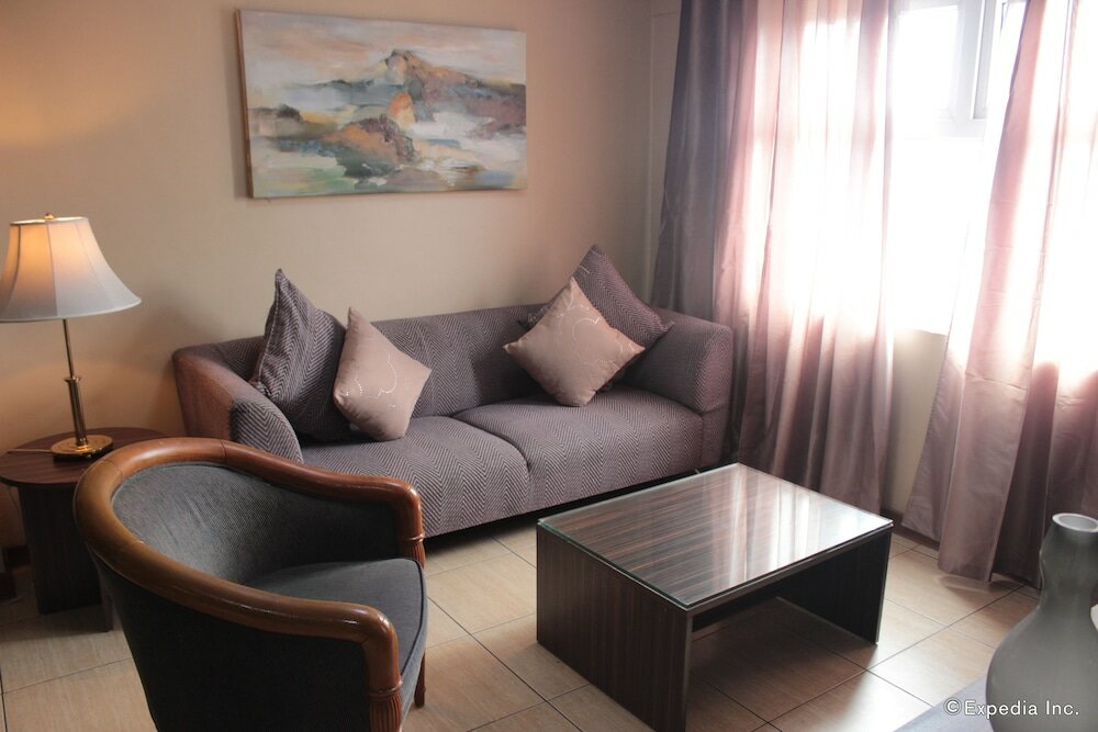 Фото Shaw Residenza Suites