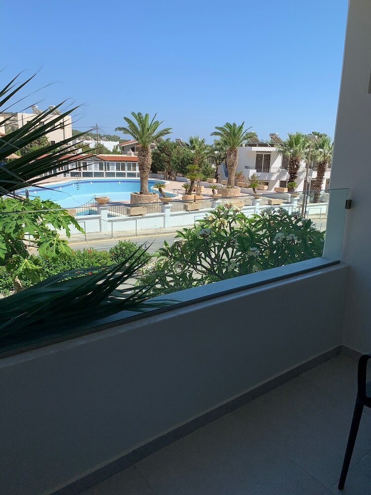 Фото Pals Studios Pefkos