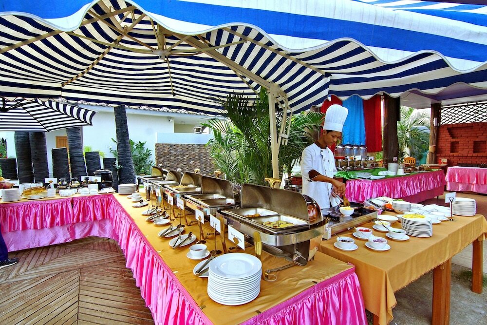 Фото Triumph Hotel