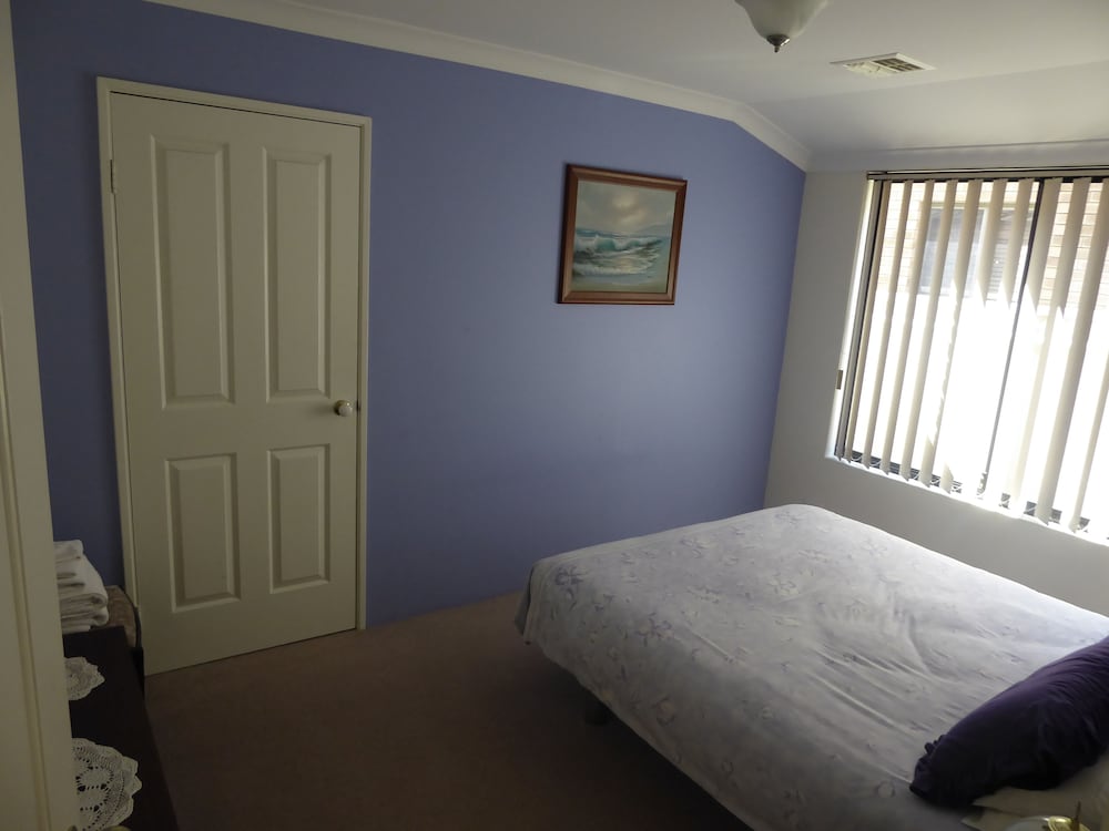 Фото Jennys Retreat B&b