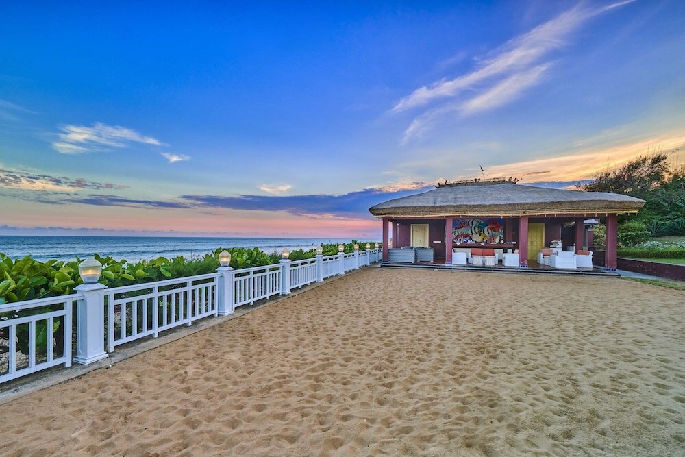 Фото Mayfair Palm Beach Resort