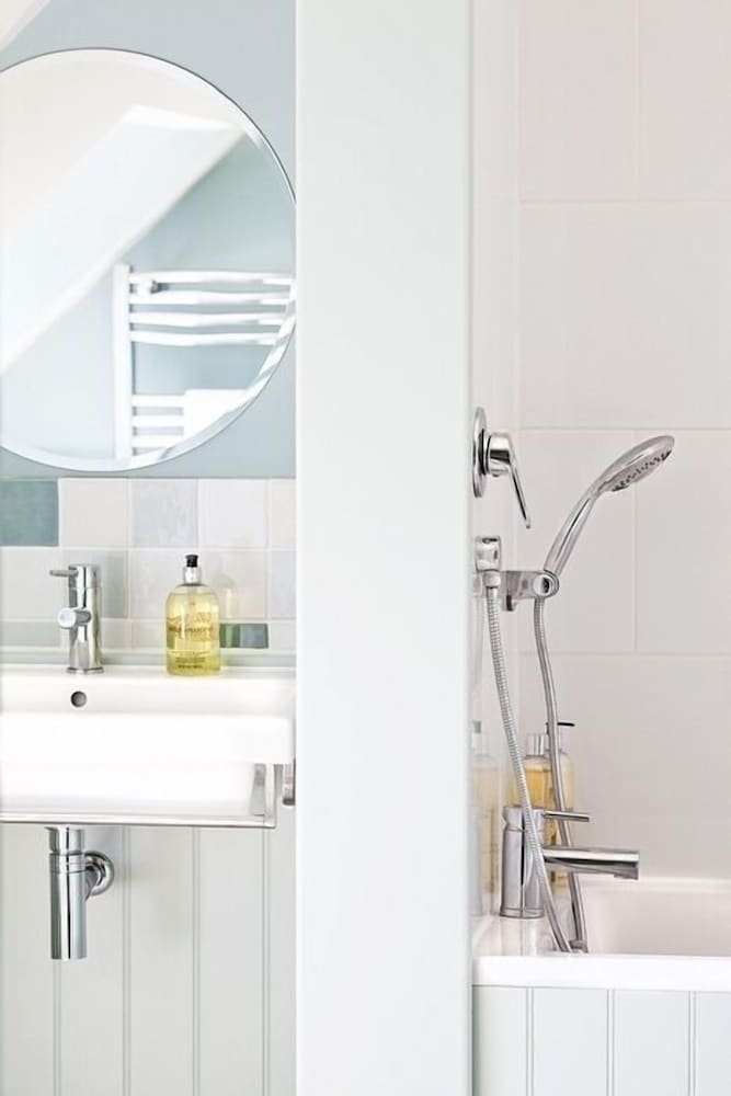 Фото The Apartments Quidhampton Mill