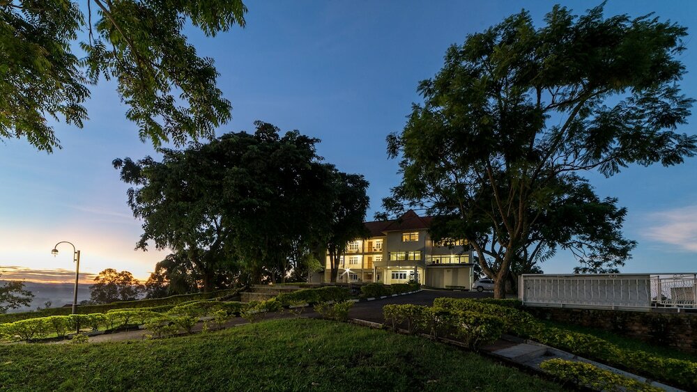 Фото Golf Lane Hotel