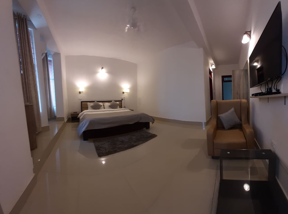 Фото Hotel Saramati