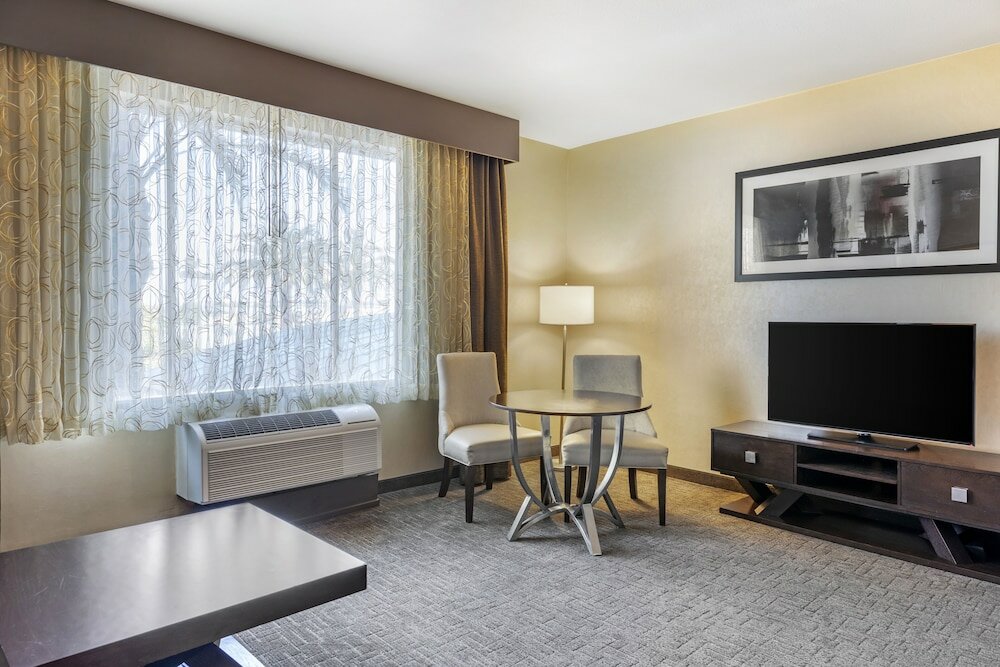 Фото Holiday Inn Express & Suites Anaheim Resort Area, an Ihg Hotel
