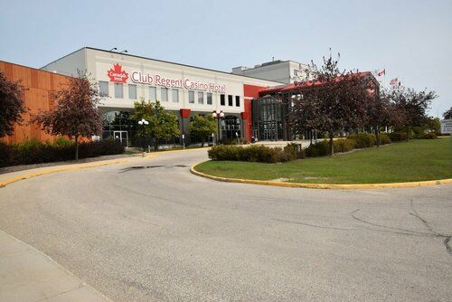 Внешний вид отеля Canad Inns Destination Centre Club Regent Casino Hotel в Виннипеге, фото 3