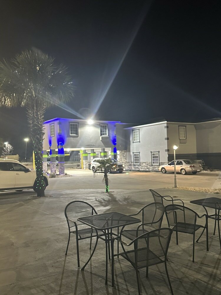 Фото SureStay Hotel by Best Western Manning