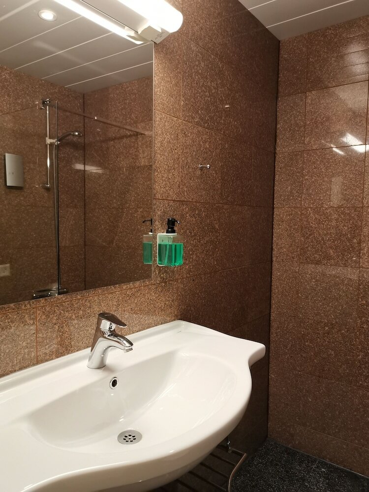 Фото Crystal Plaza Hotel