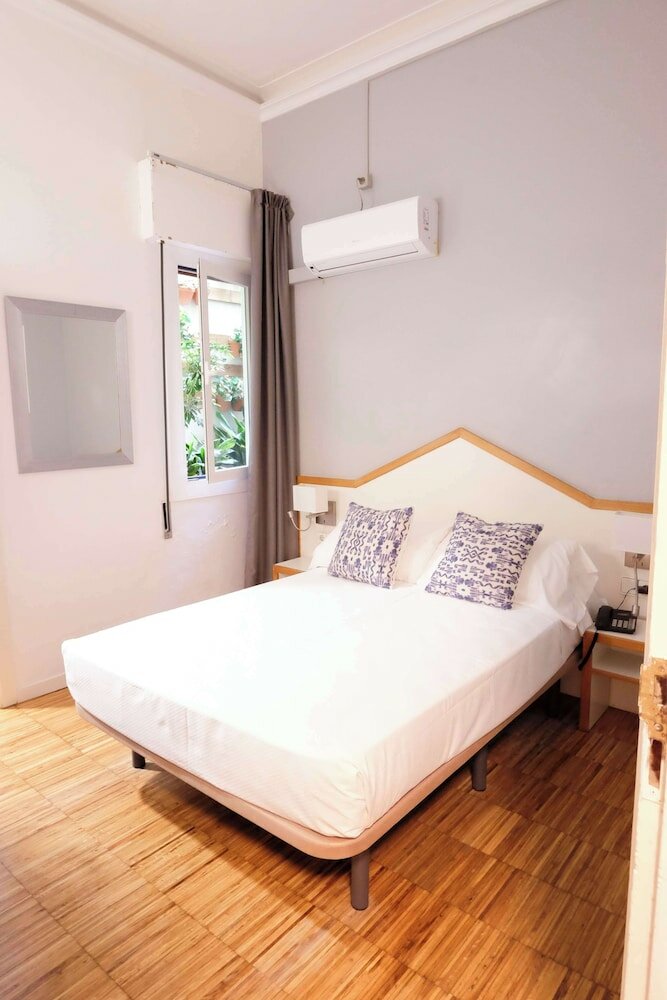 Фото Hotel Subur