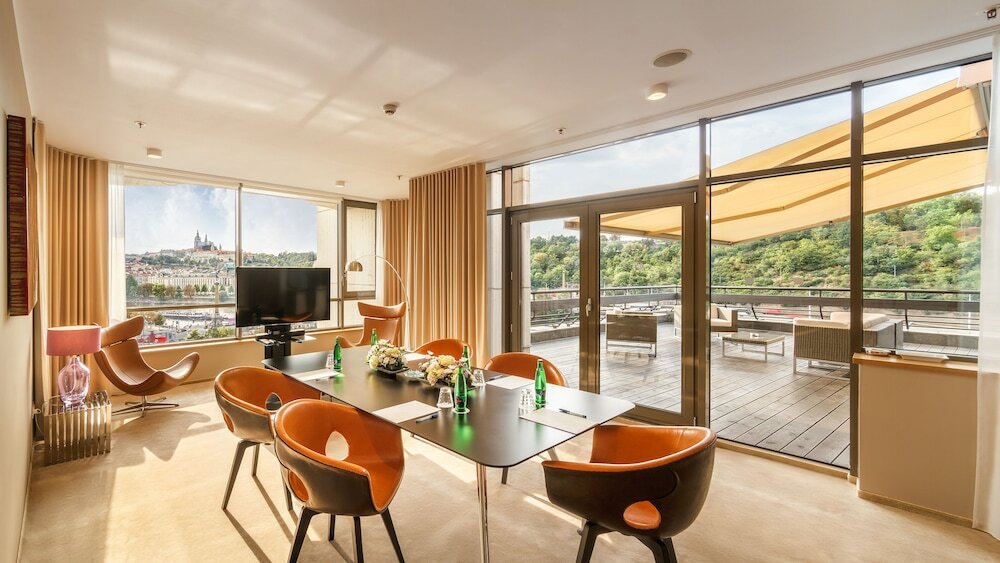 Фото The President