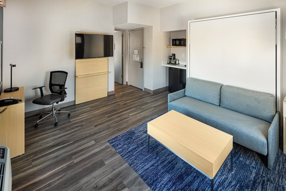 Фото Holiday Inn Express and Suites Atlanta Downtown, an Ihg Hotel