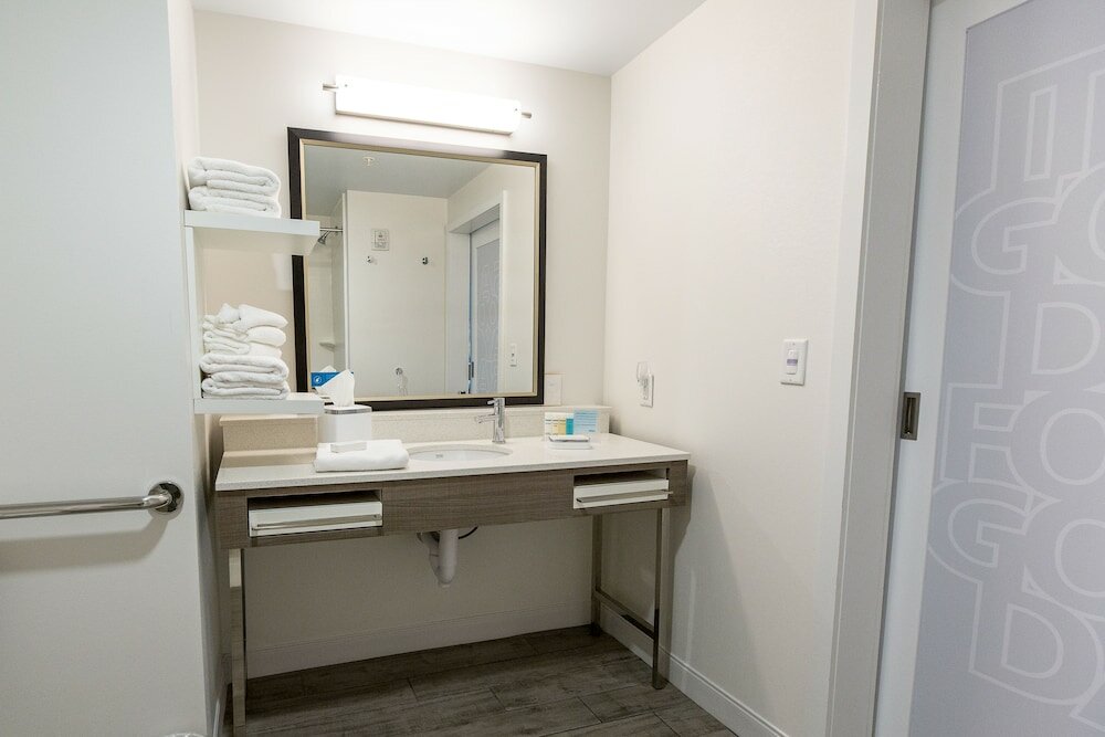 Фото Hampton Inn & Suites Syracuse North Airport Area