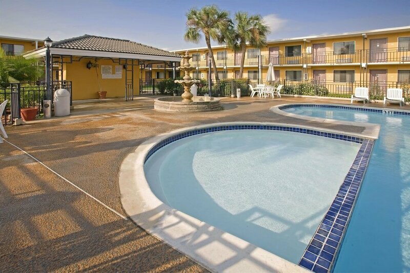 Гостиница Americas Best Value Inn Laredo