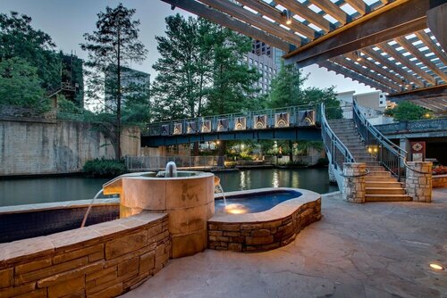 Гостиница Drury Plaza Hotel San Antonio Riverwalk в Сан-Антонио