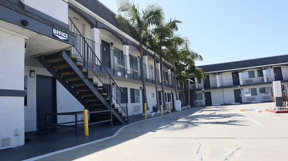 Фото Value Inn Bellflower