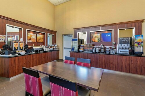 Гостиница Comfort Inn & Suites Near Universal - N. Hollywood - Burbank в Лос-Анджелесе