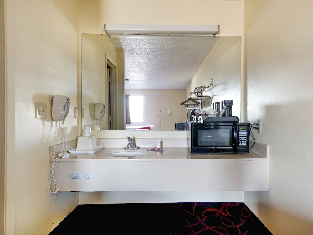 Фото Travelodge by Wyndham Richmond In