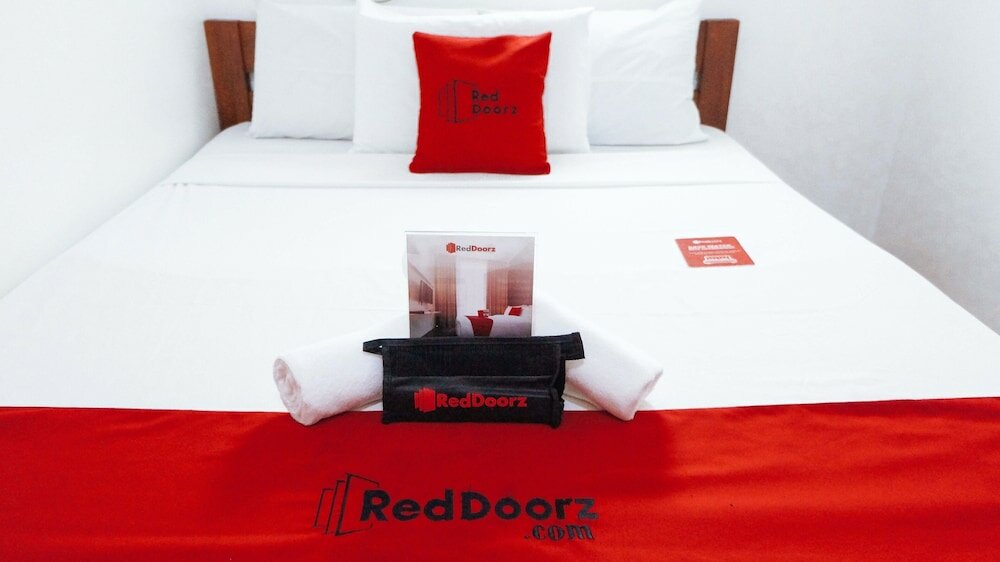 Фото RedDoorz @ Humayhumay Road Lapulapu