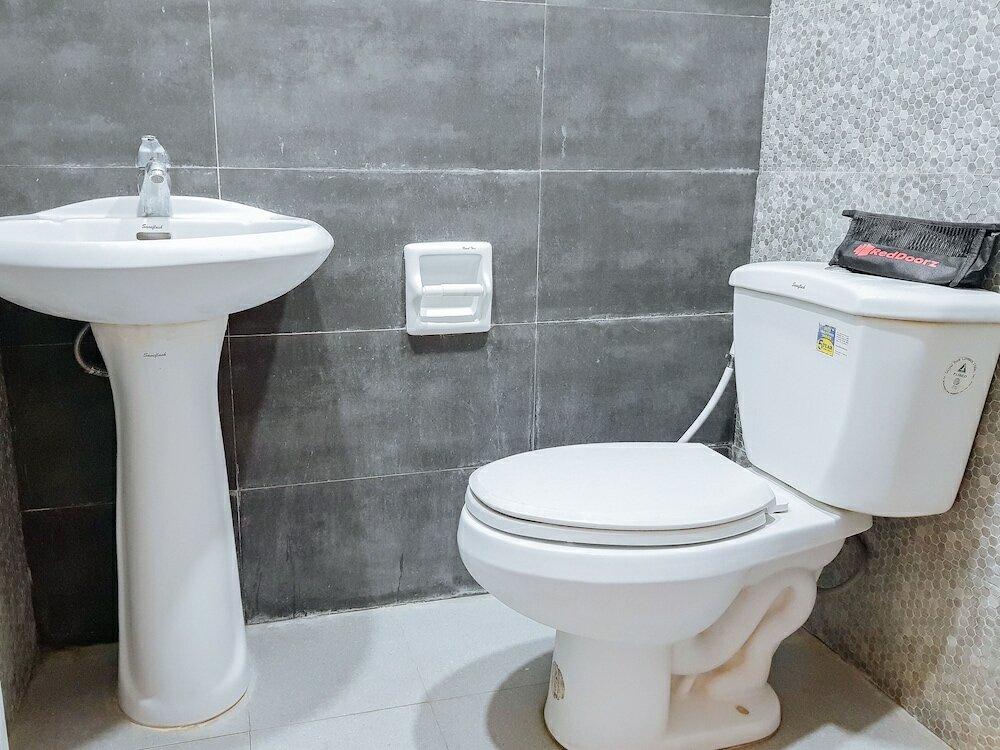 Фото RedDoorz @ Caimito Drive Dampas