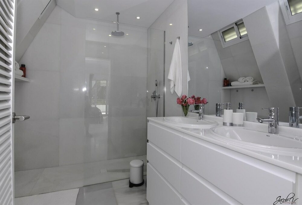 Фото Port Oasis Golden Mile Apartment