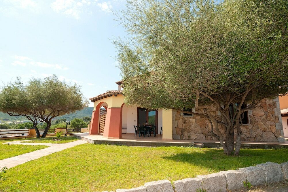 Фото Albergo Residenziale Li Troni