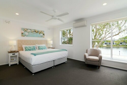 Гостиница Noosa Entrance Waterfront Resort