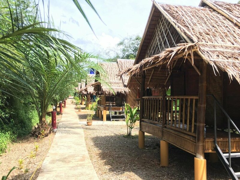 Гостиница Khaosok Bamboo Huts Resort
