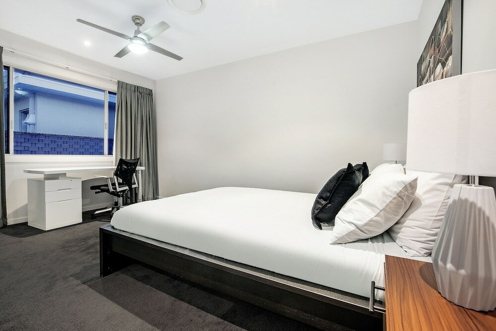 Фото Sunrise Executive 5 Bedroom Home