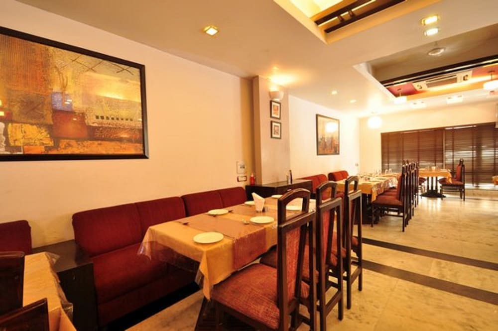 Фото Hotel Raj Darbar