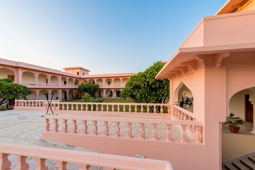 Фото Hotel Dev Vilas