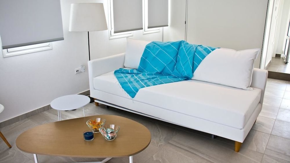 Фото Aristotelia Gi